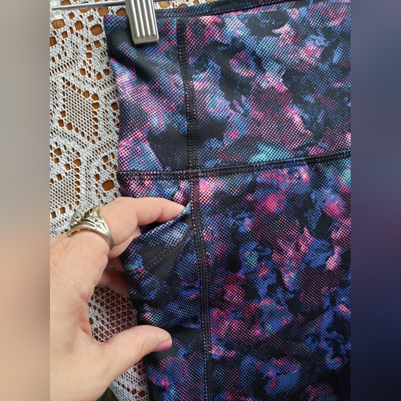 NWOT hit! Floral high waist Avia work out leggings - Picture 2 of 14